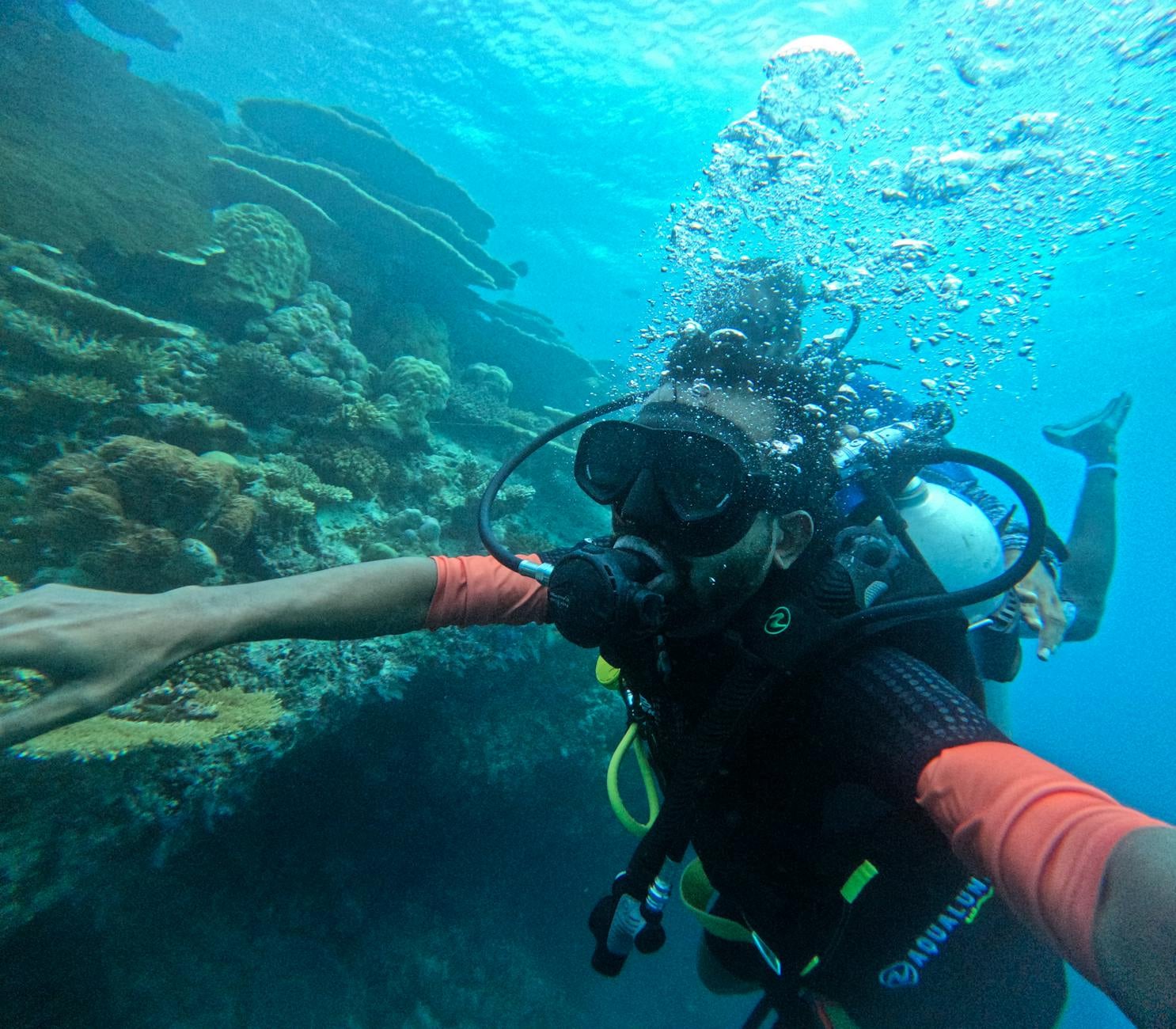 Plongeurs Maldives grottes