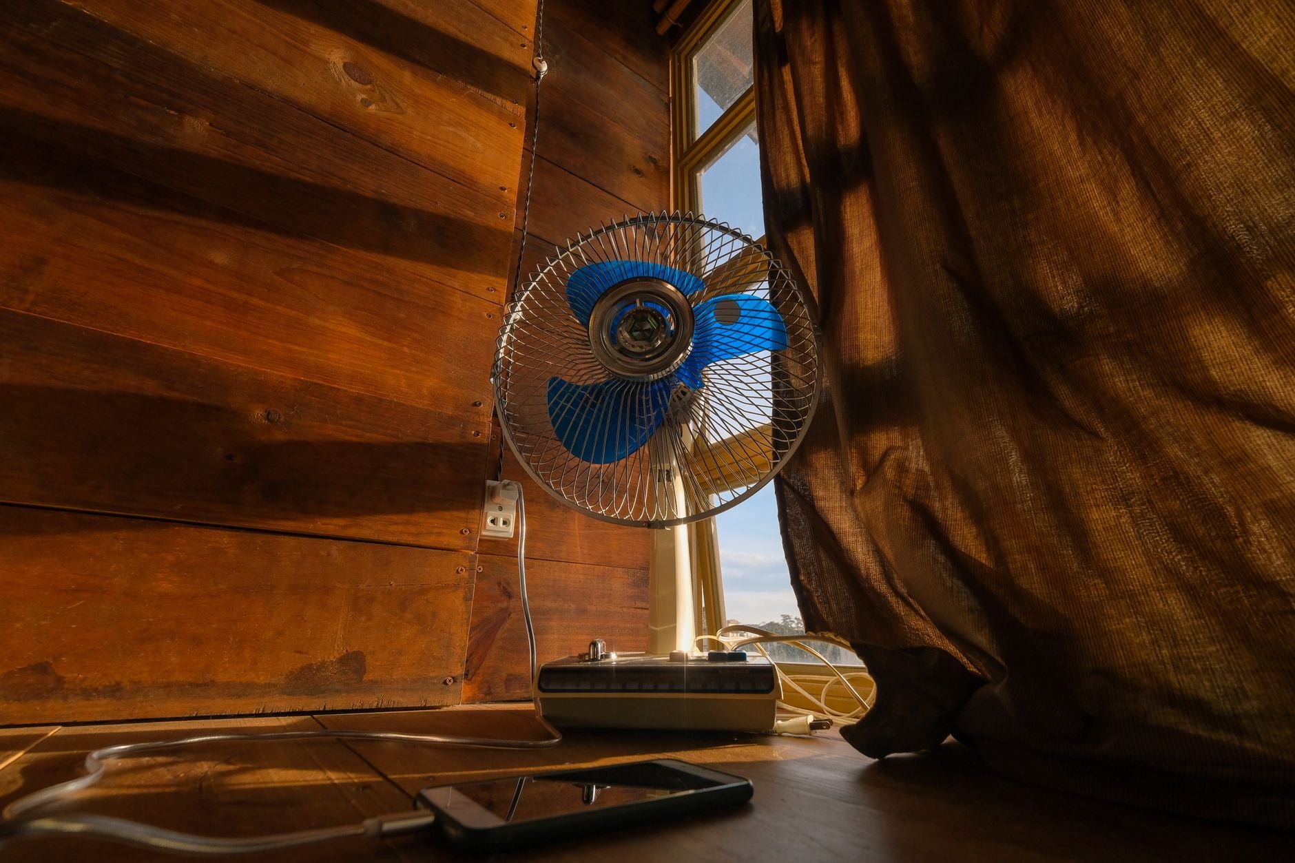 Ventilateur sur table de