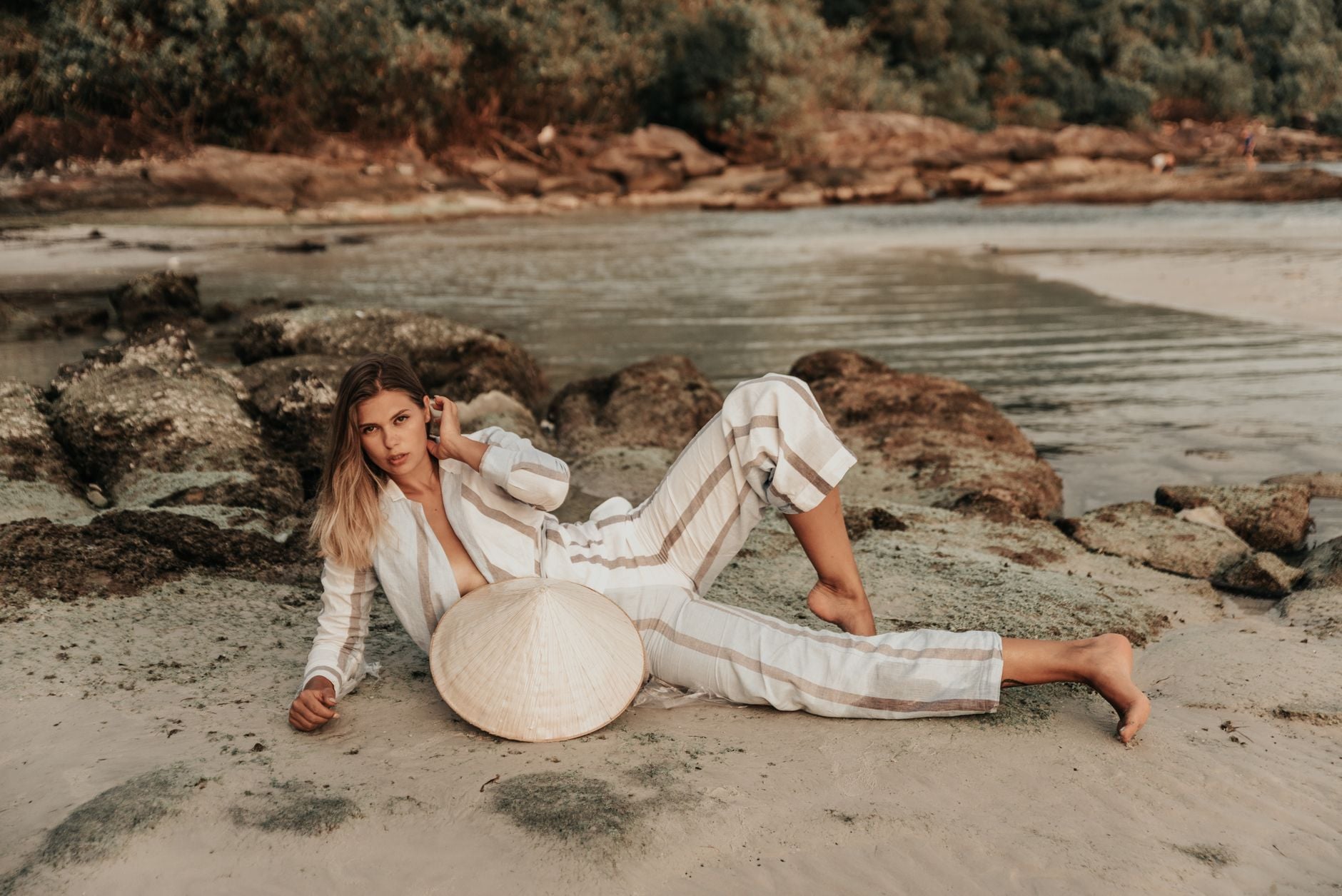 María Pombo tenue rayures