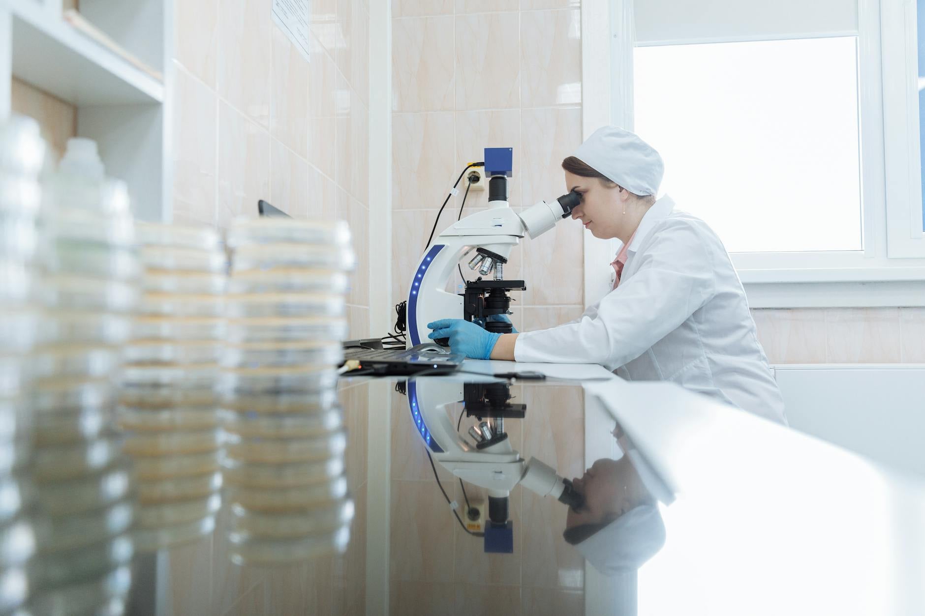 Laboratoire analyse virus