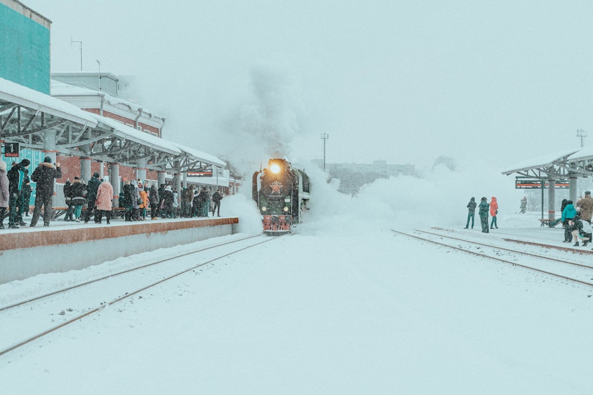 Locomotive déneigeant voie ferrée