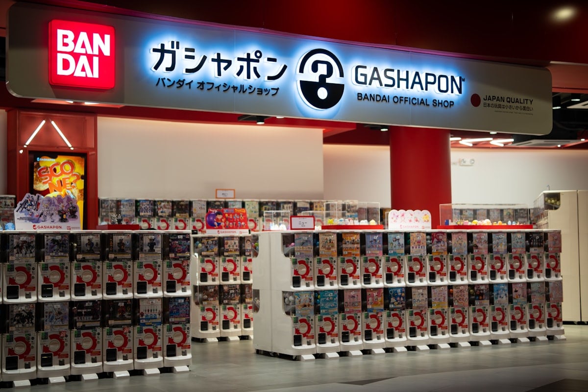 Figurines Gundam en exposition