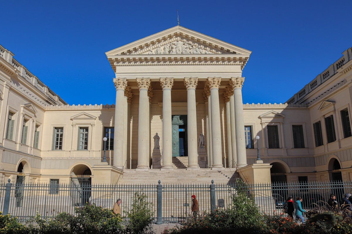 Salle d'audience judiciaire