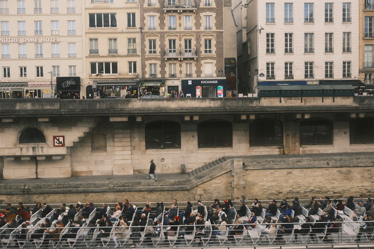 Jeune en réflexion