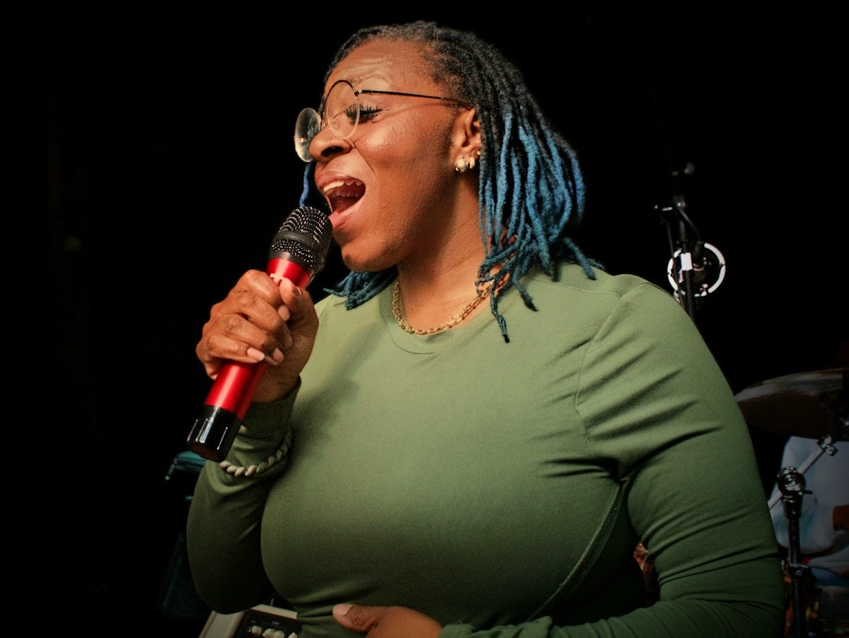 Dominique A micro concert