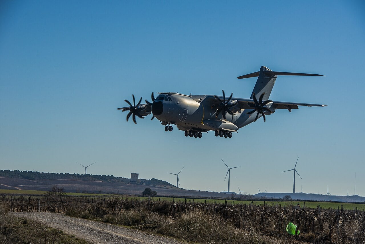 Avion militaire en vol