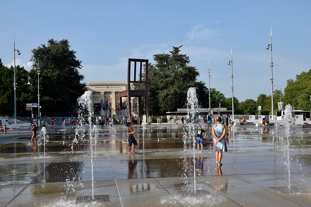 Drapeaux ONU et Iran