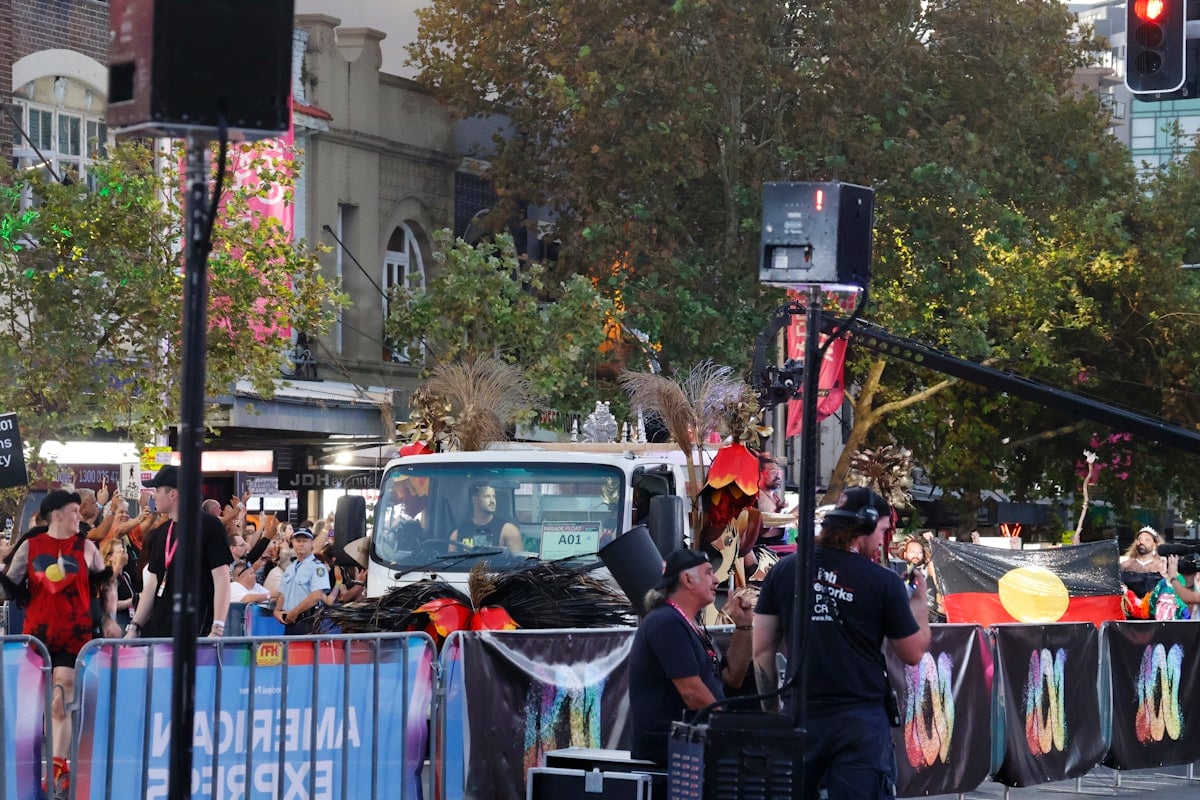 Arrestation Sydney policewoman robe