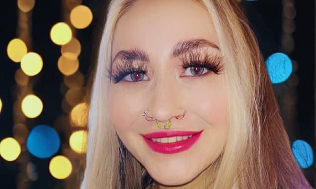 Kelly Lynch portrait