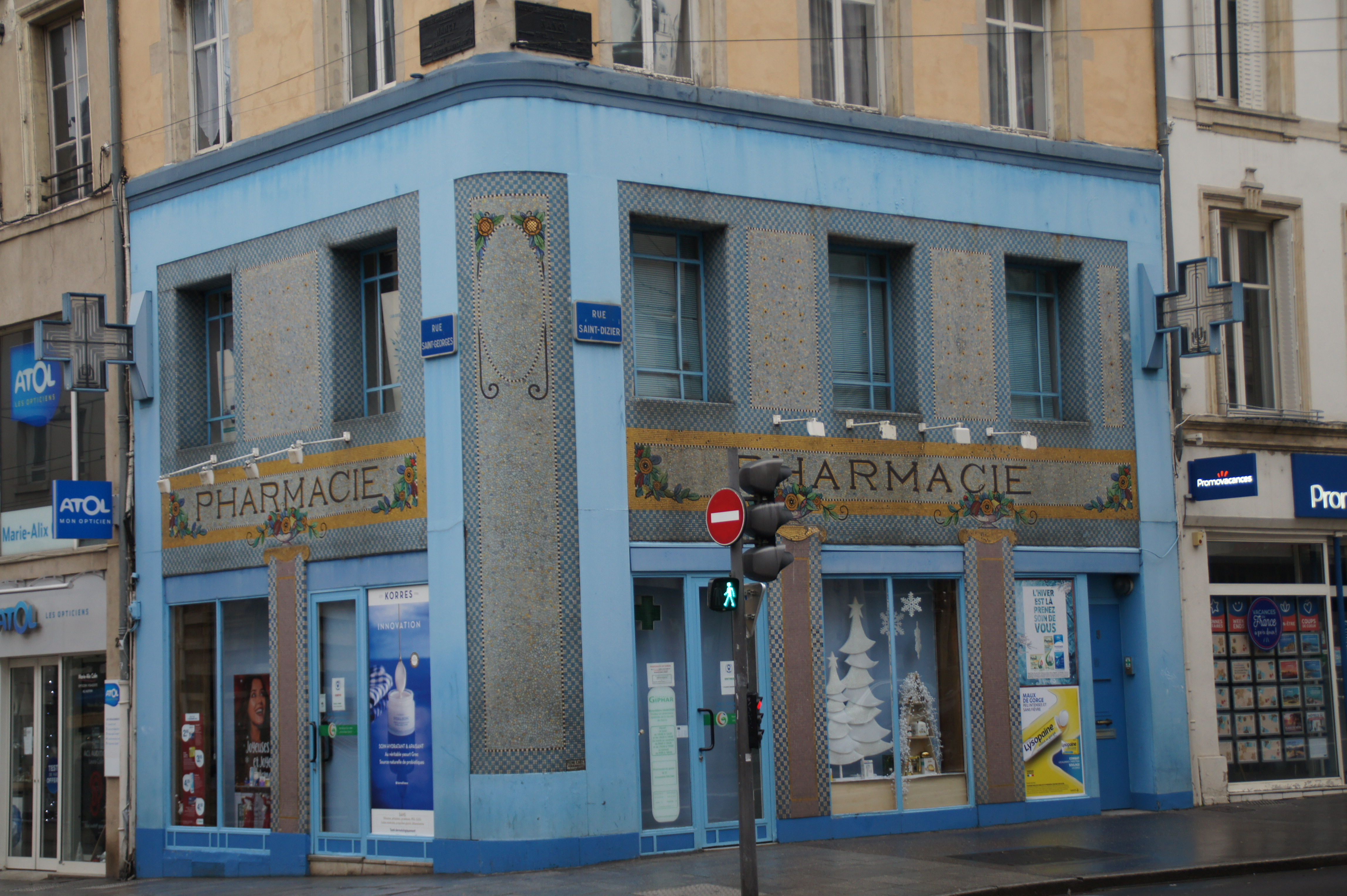 2 000 pharmacies closes en dix ans : les villages de France se vident de leurs derniers soignants