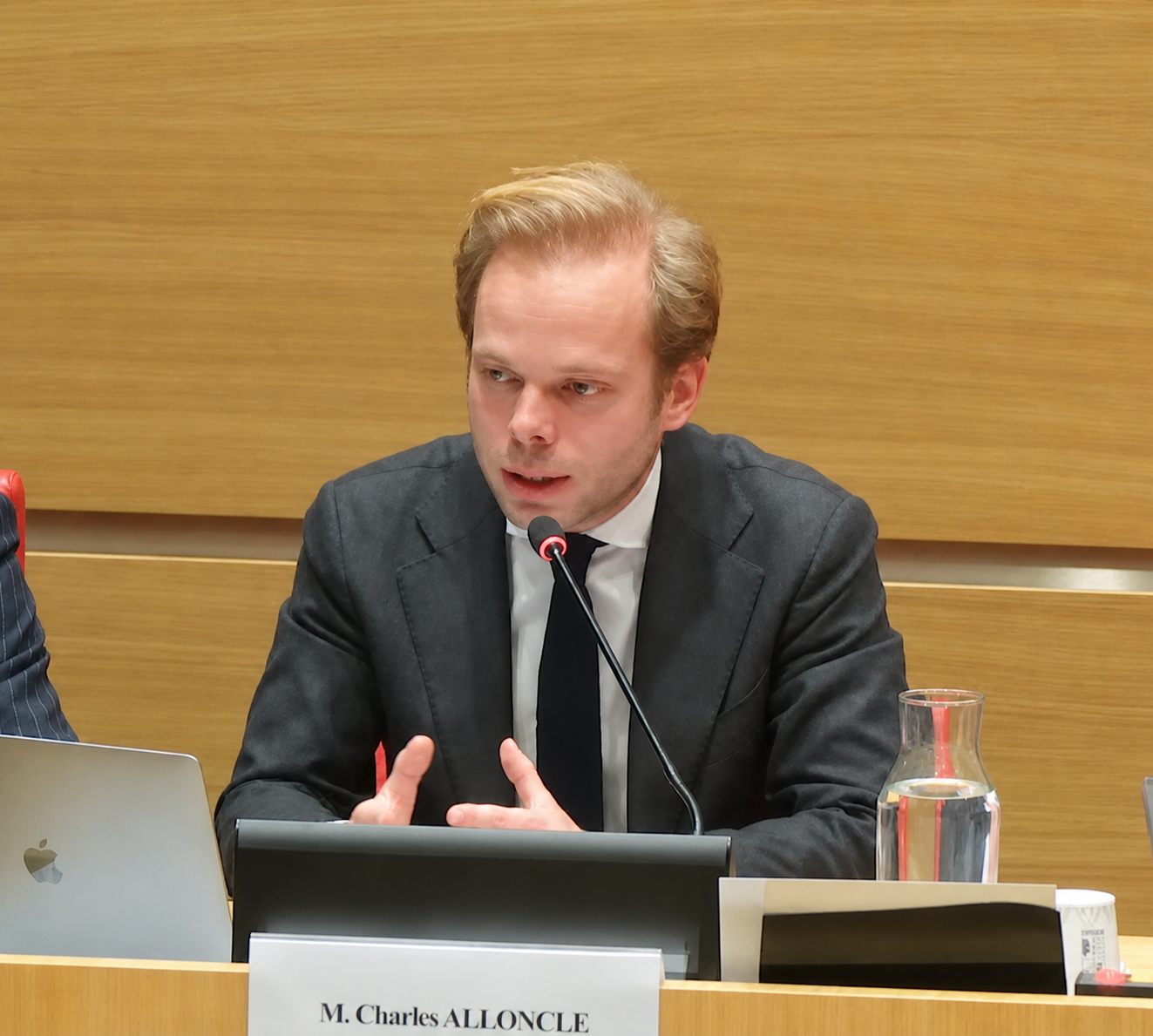 Alloncle et l'audiovisuel public : quand la gauche veut étouffer le débat