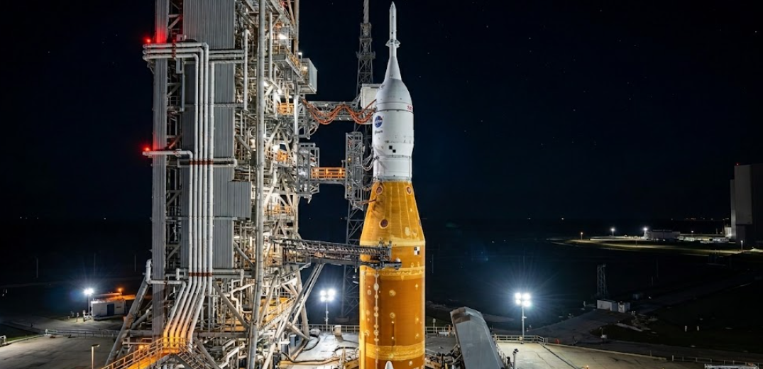 Astronaute en combinaison lunaire