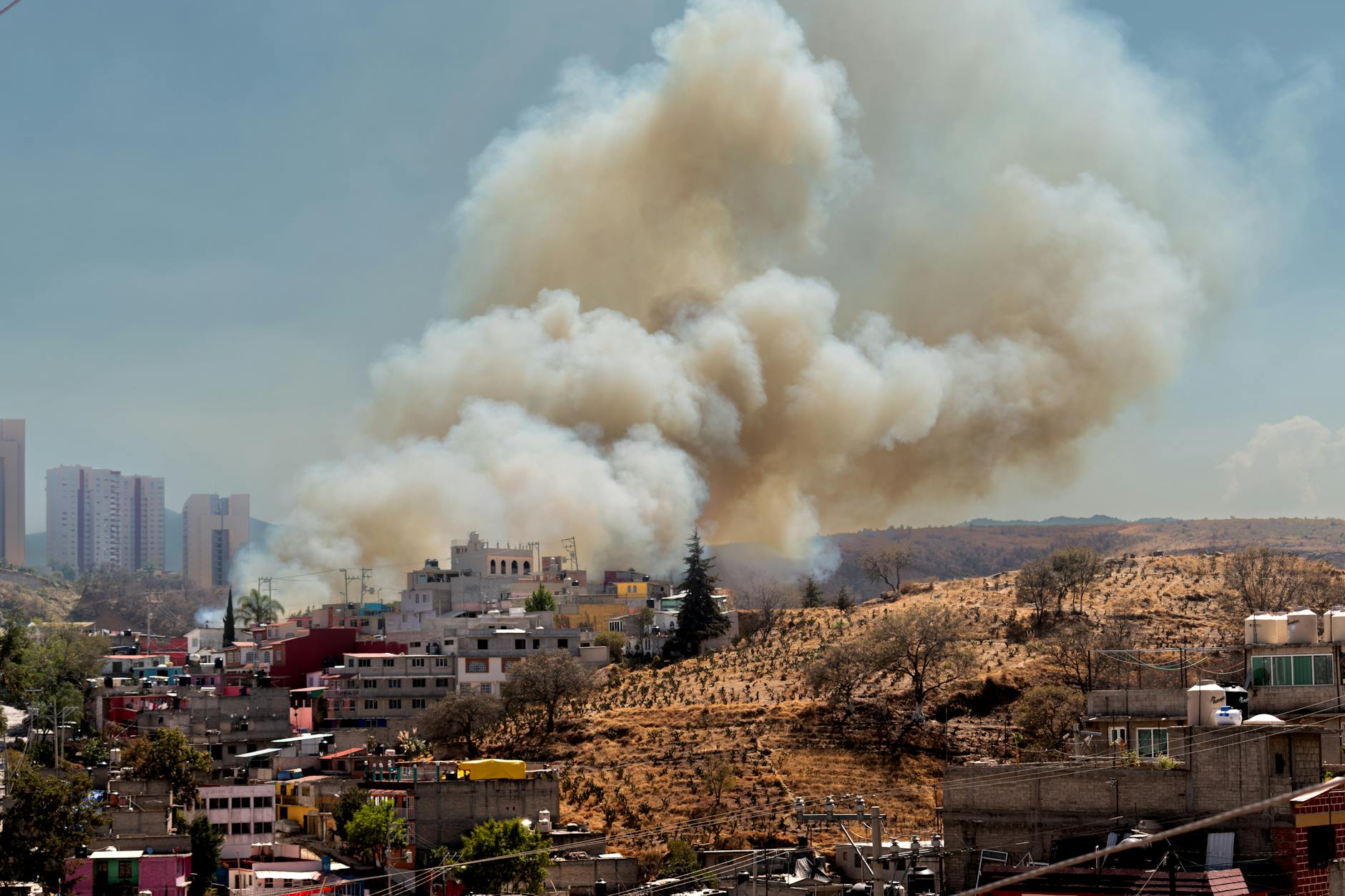 Loges-en-Josas sous les flammes : 2 800 m2 ravagés par l'incendie