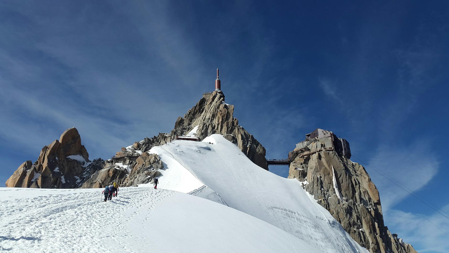 Haute-Savoie : un speed rider s'écrase dans la face nord de l'Aiguille du Midi