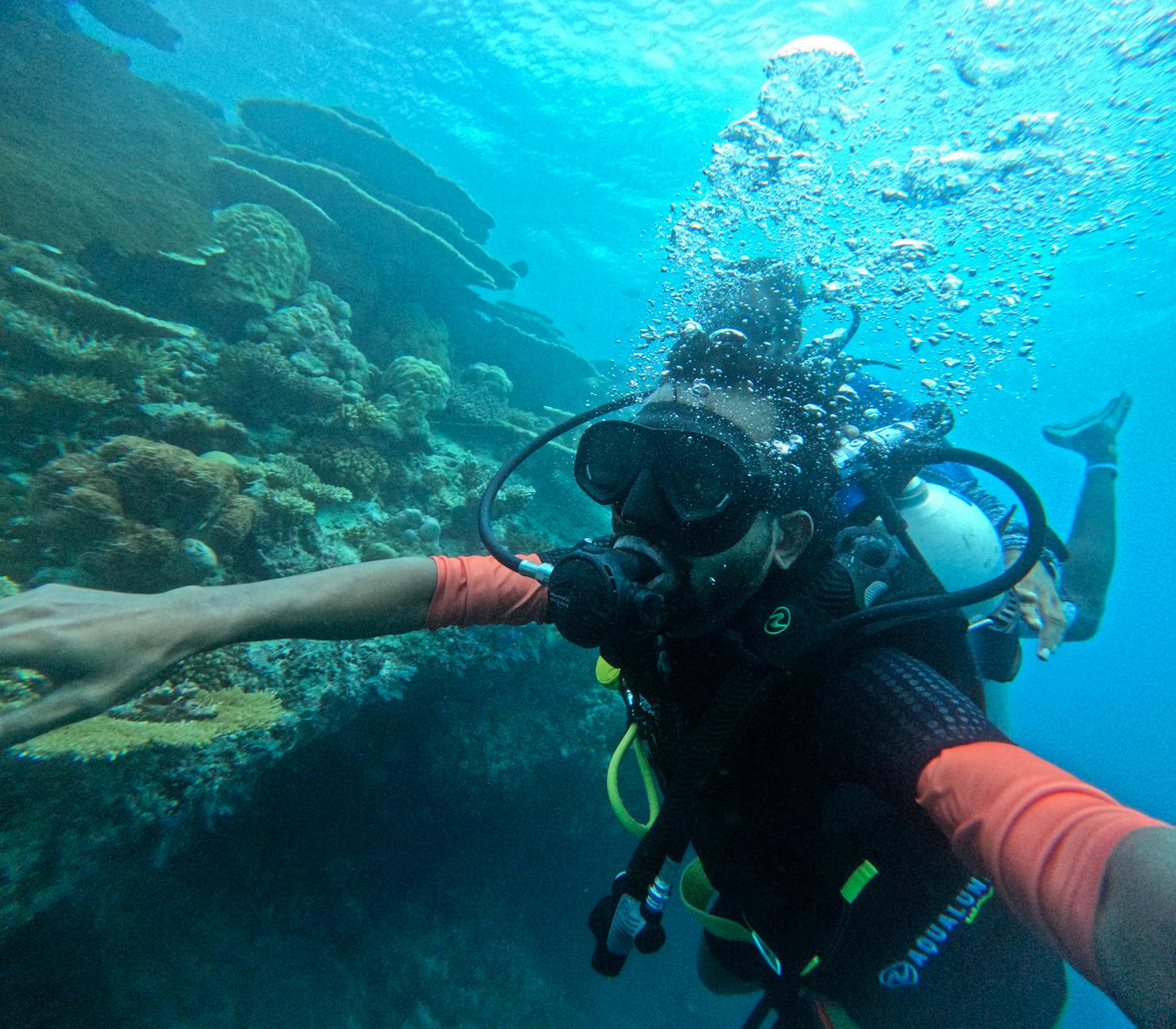 Cinq Italiens morts en explorant des grottes sous-marines aux Maldives