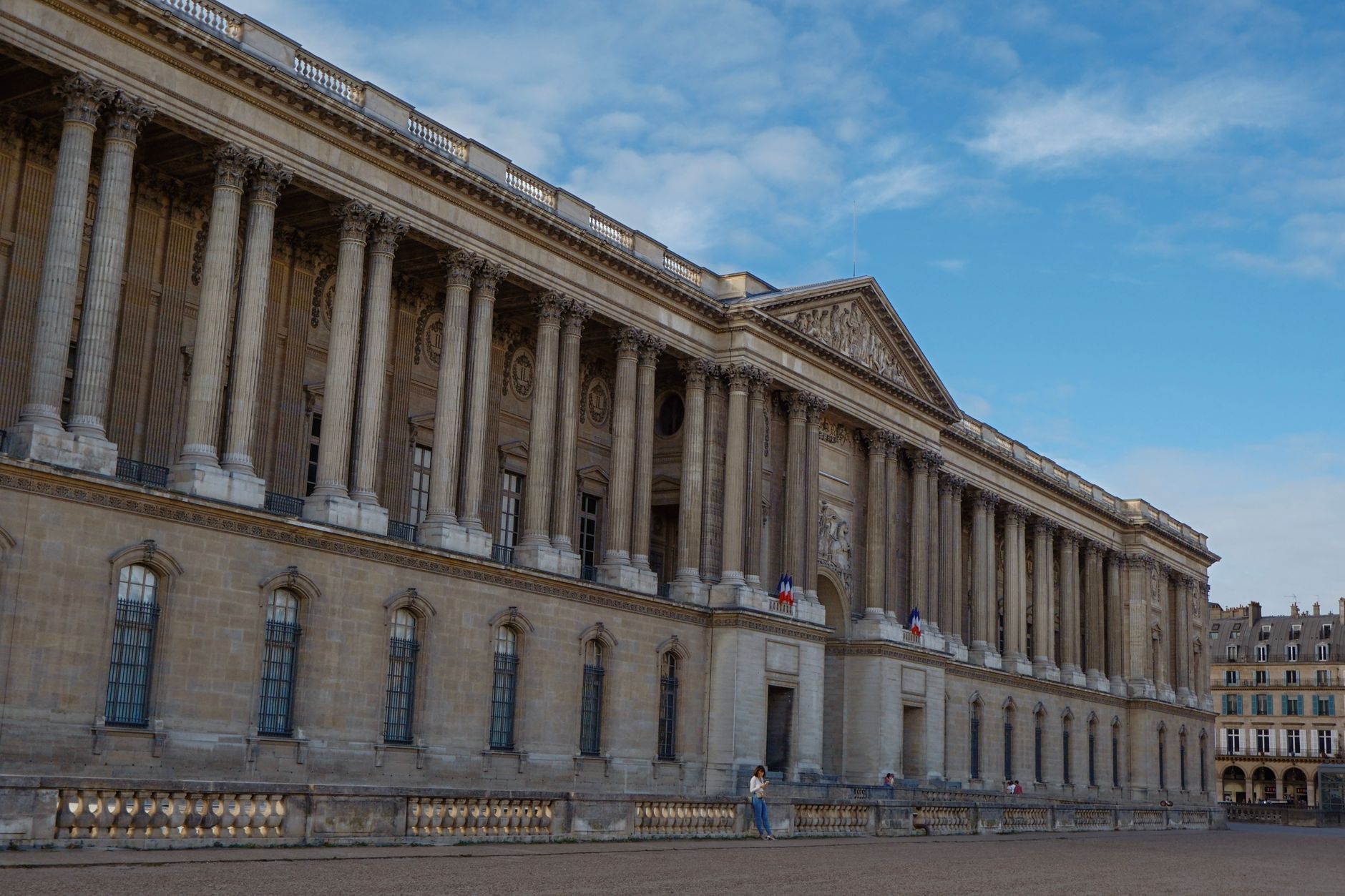 L'Élysée joue-t-elle la carte de la menace étrangère pour masquer ses divisions ?