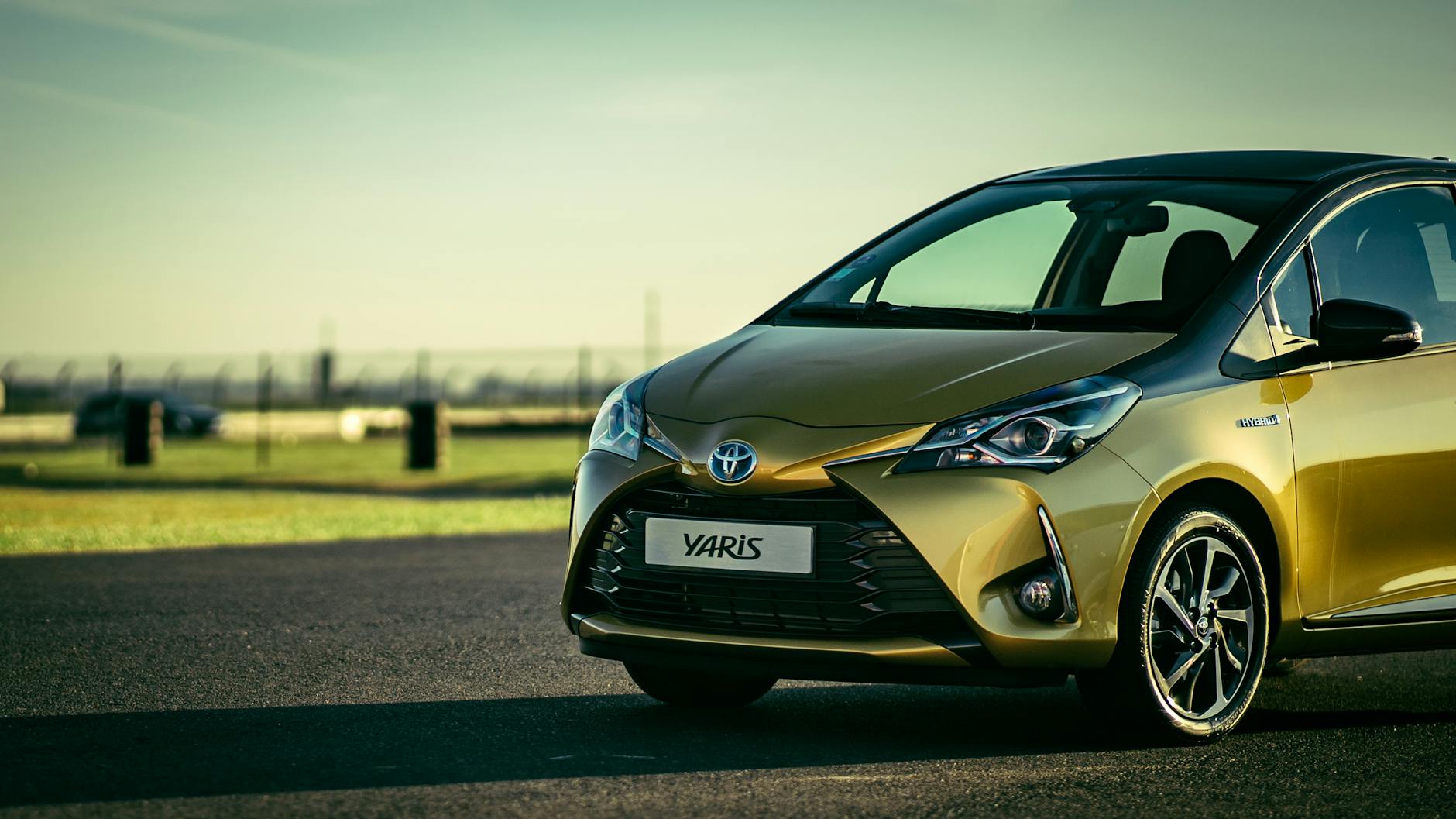 Toyota Aygo X Hybrid : le plus petit hybride de ville à l'épreuve