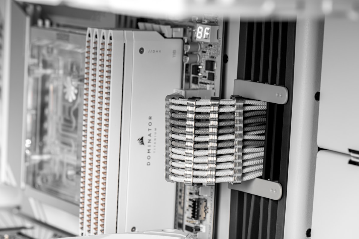 Claude Mythos : quand la sécurité d’Anthropic vacille face aux pirates du web