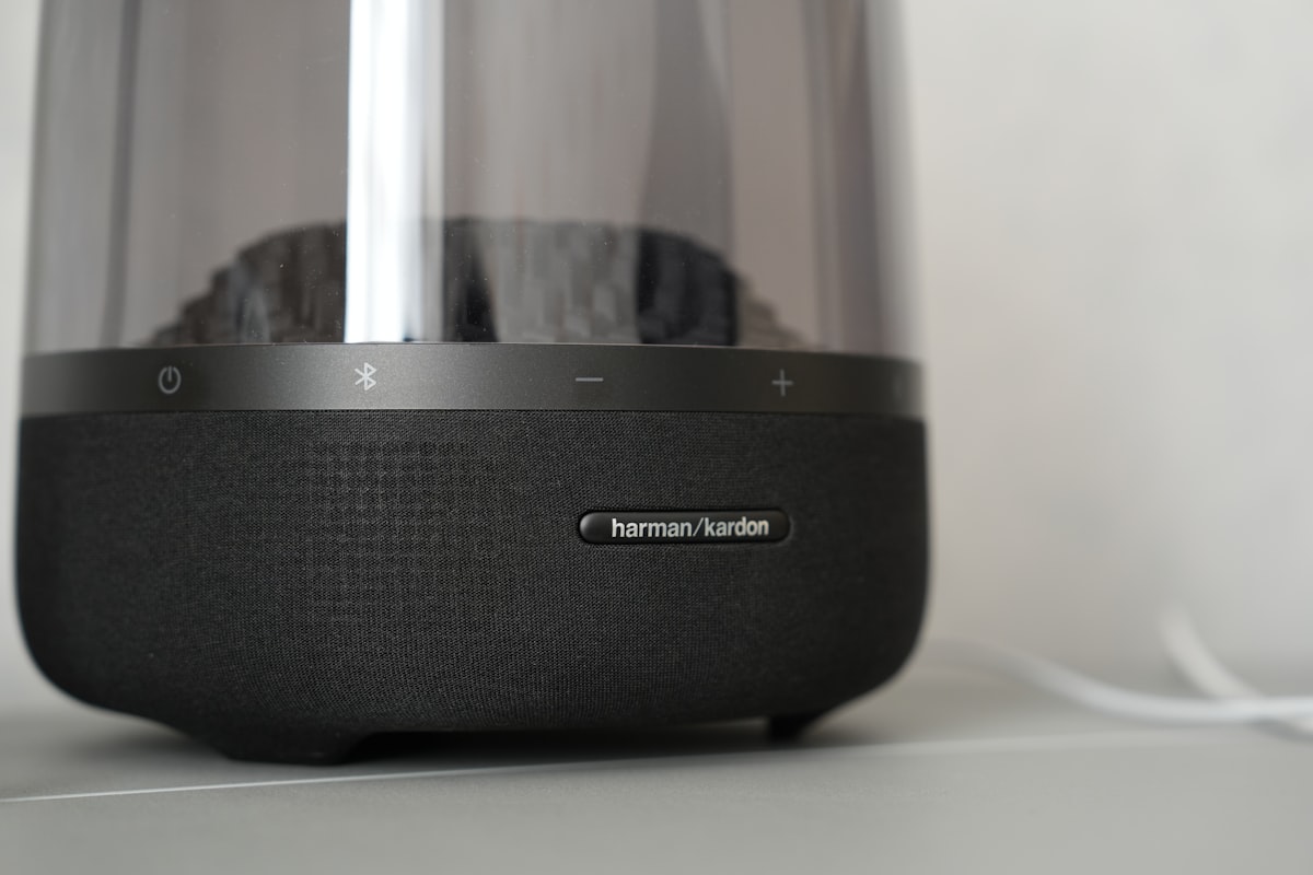 Harman Kardon Aura Studio 5 Wi-Fi : l'enceinte spectaculaire qui élève le son et la connectivité