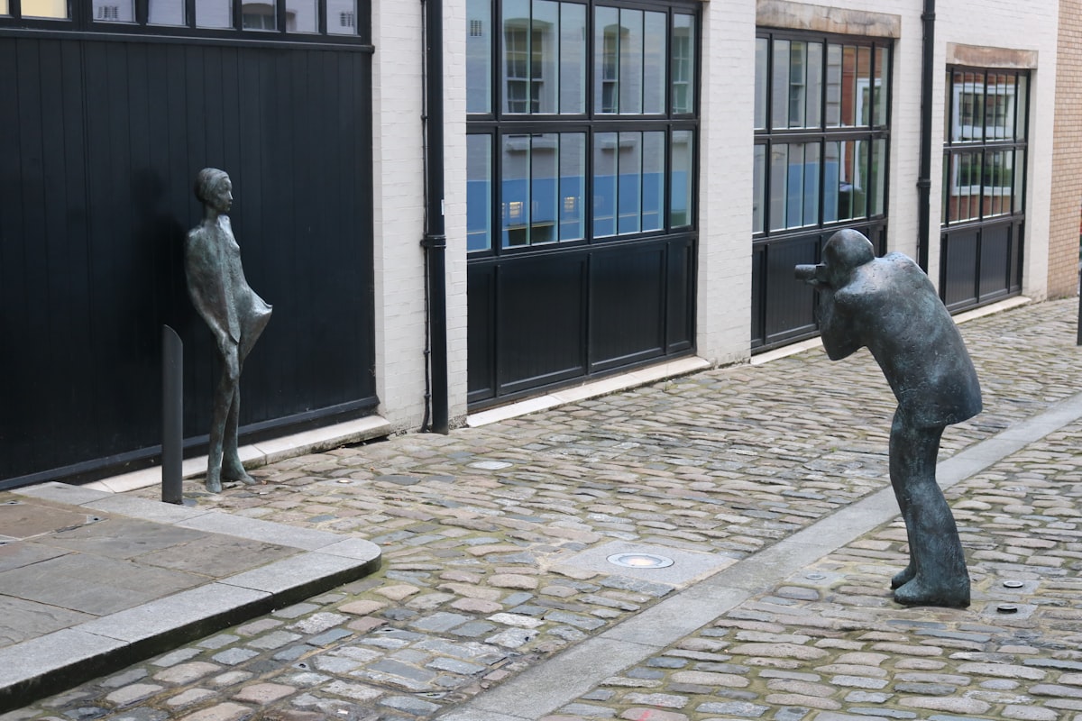 Le visage absent qui nous regarde : trois expositions à Paris et Deauville