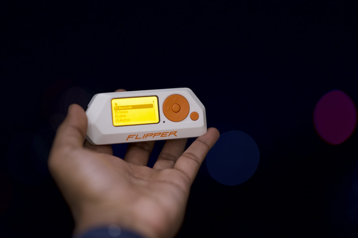 Flipper Zero : l'outil qui ouvre toutes les portes numériques
