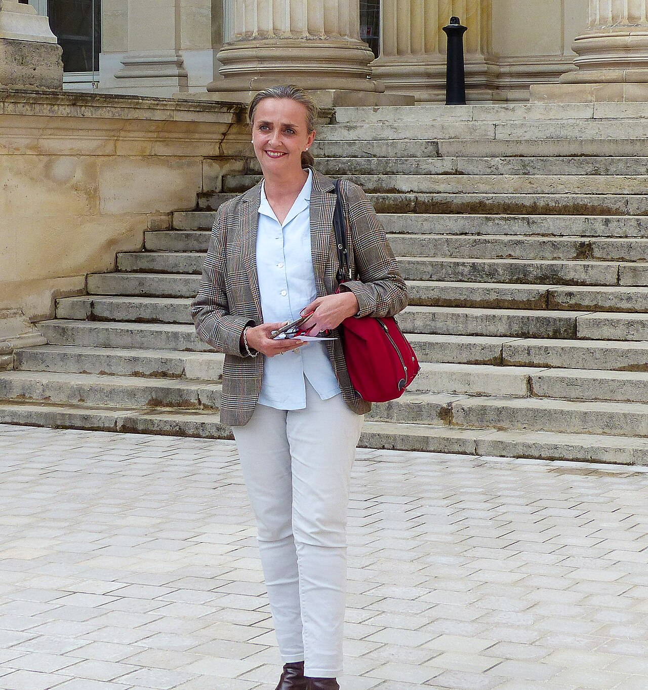 L’interdiction du voile dans les conseils municipaux relancée par le RN