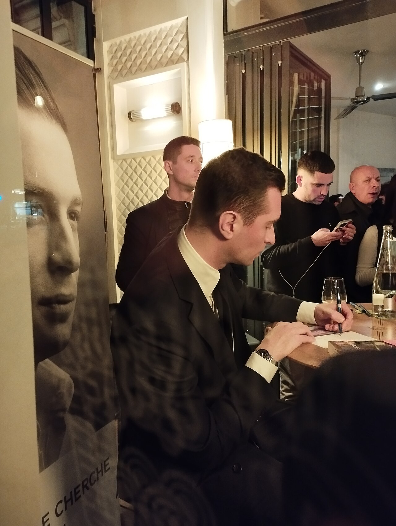 Bardella promet une libération des entreprises avant 2027